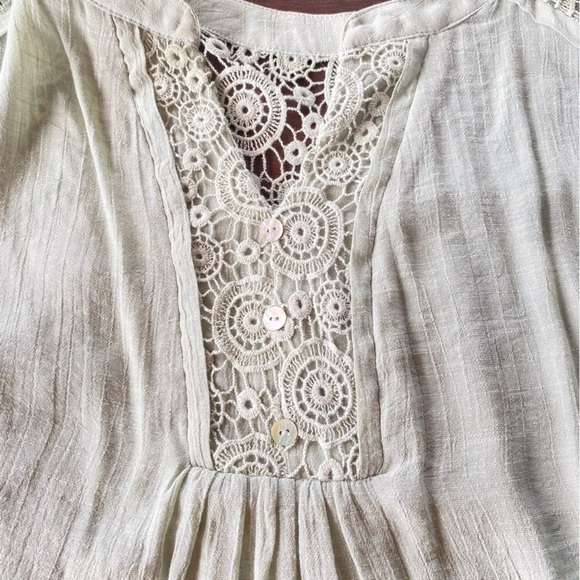 6 for$20♥️ PerCeption Concept sage colored blouse - Picture 7 of 8